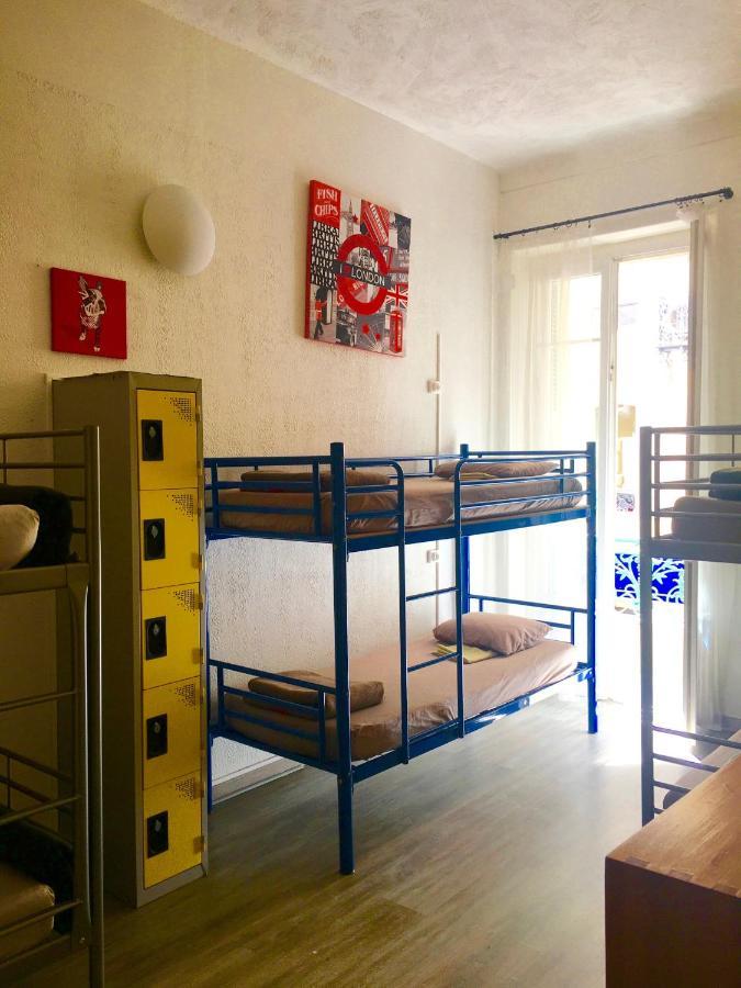 Backpackers Chez Patrick Hostel นีซ ภายนอก รูปภาพ