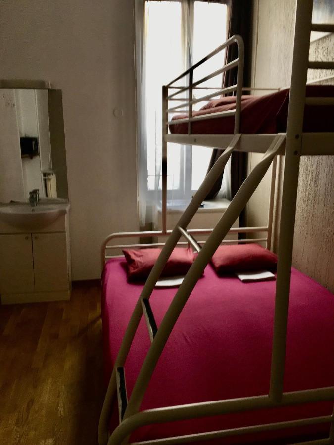 Backpackers Chez Patrick Hostel นีซ ภายนอก รูปภาพ