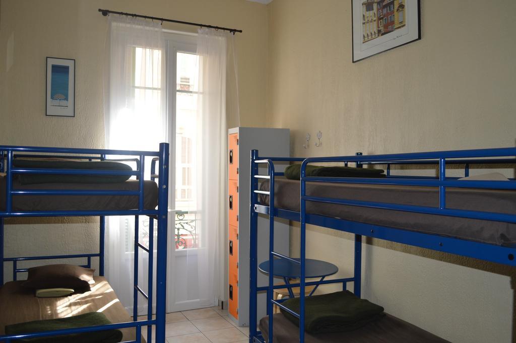 Backpackers Chez Patrick Hostel นีซ ภายนอก รูปภาพ