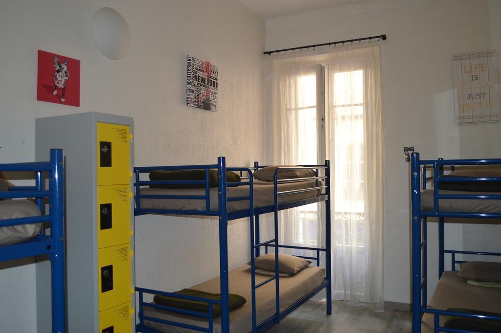 Backpackers Chez Patrick Hostel นีซ ภายนอก รูปภาพ